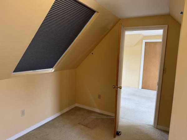 $1,250 / 3br - 300ft2 - Davis Square - Bedroom + Office Space/Living room, 300 Sq Feet - $1250 (Davis Square)63863244396929122