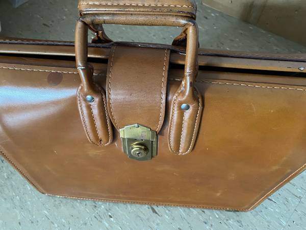 Leather briefcase 1