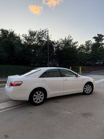 2009 Toyota Camry Hybrid XLE Sedan 4D - $11,000 (Sterling VA)63616328009731123