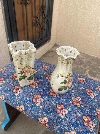 2 beautiful vases 1