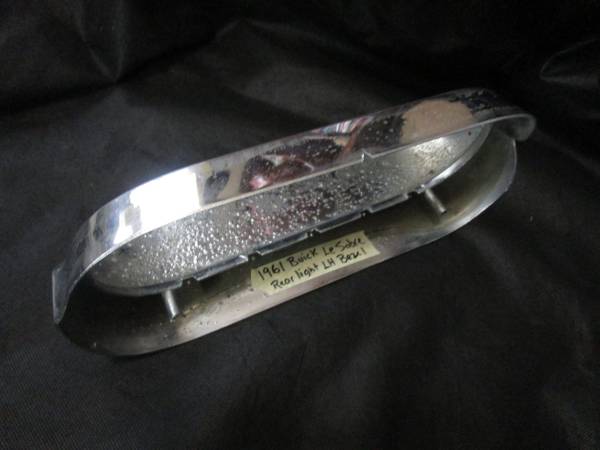 1961 Buick Le Sabre trasero izquierdo con moldura cromada para luz / N.º de pieza: 5951939 LH1 - $40 (Roseville)63440099334659122
