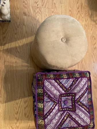 Ottomans/Footstools 1