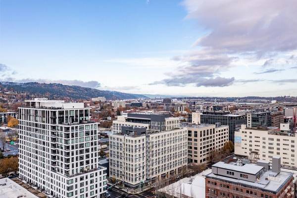$1,896 / 1br - 615ft2 - Our amenities cant be beat! Rooftop pool, clubroom, two gyms and more (Pearl District)63672547277699122