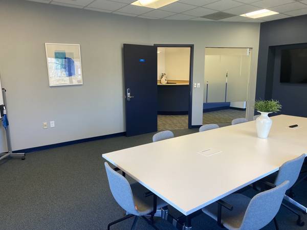 $233 Deja el sofá, toma un escritorio: trabaja en conjunto con estilo en Tinton Falls! (Tinton Falls)64218329454850124