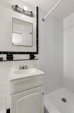 $692 / 1br - Bright & Modern 1BR with In-Unit Laundry (Plattsburgh)63659549331585122