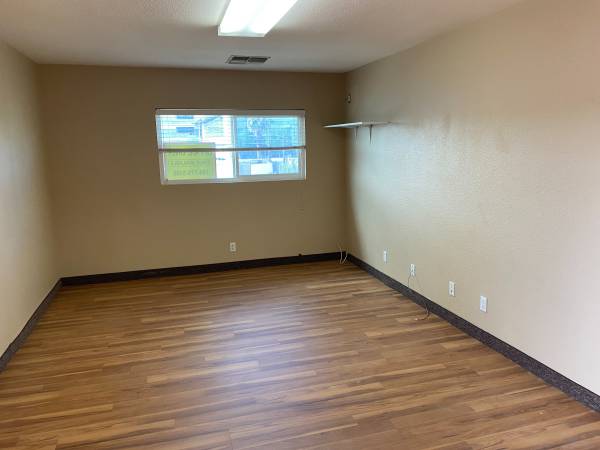 $1,200 Office suite across from court available for lease. (INDIO)63686264762115123