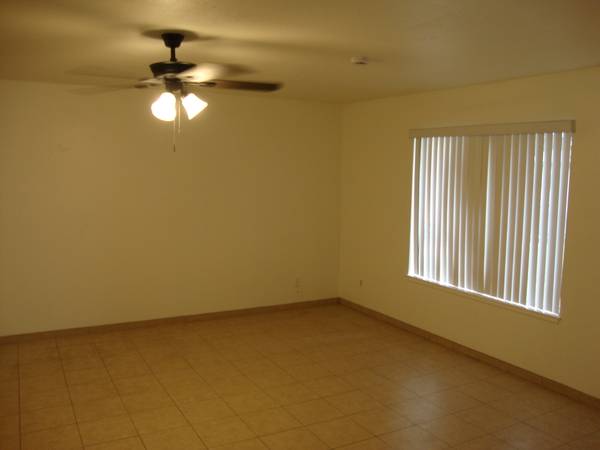 $2,000 / 3br - 1200ft2 - HOME FOR RENT-CEDAR AVE. & HERNDON (Fresno)63798509110529122