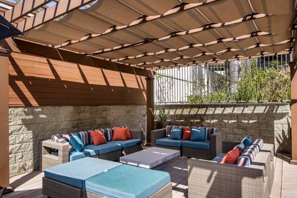 $2,784 / 1br - 1000ft2 - Relaxing Hot Tub, Carport Parking, Ceiling Fan (491 W Gainsborough Rd, Thousand Oaks, CA)63981243710339120