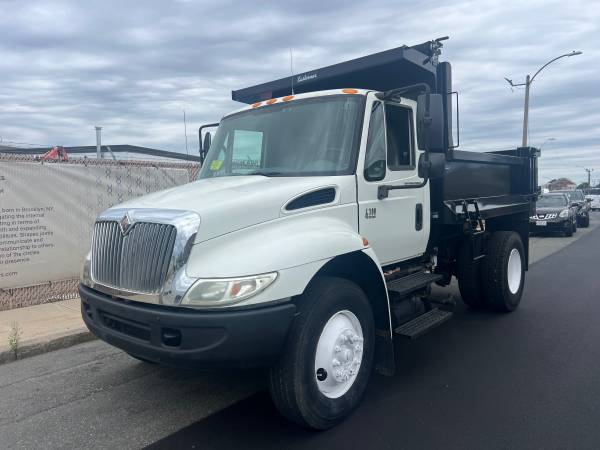 2003 International 4300 - Photo 2