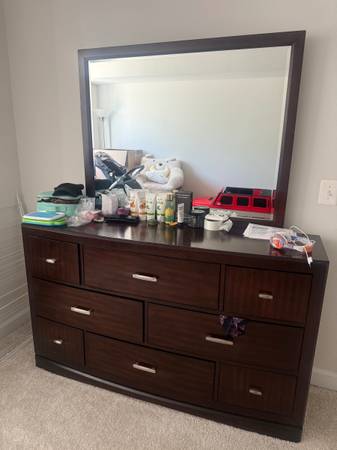 Dresser + mirror 1