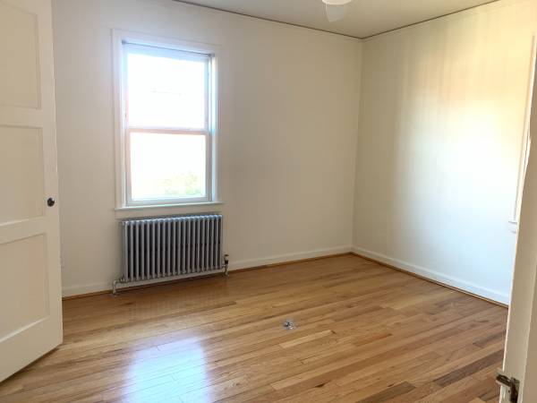 $1,249 / 1br - 525ft2 - Estilo clásico a segundos de Portland State! (Portland)63672564854659124