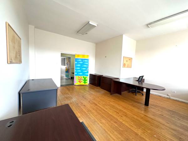 $800 / 290ft2 - OFFICE SPACE / ARTIST WORK SPACE, STUDIO  4554 #305 B (Uptown)63960013984258122