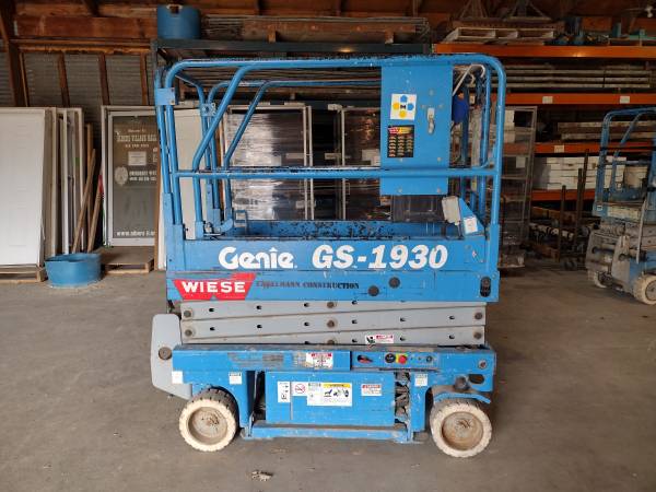 Genie GS-1930 Scissor Lift 1