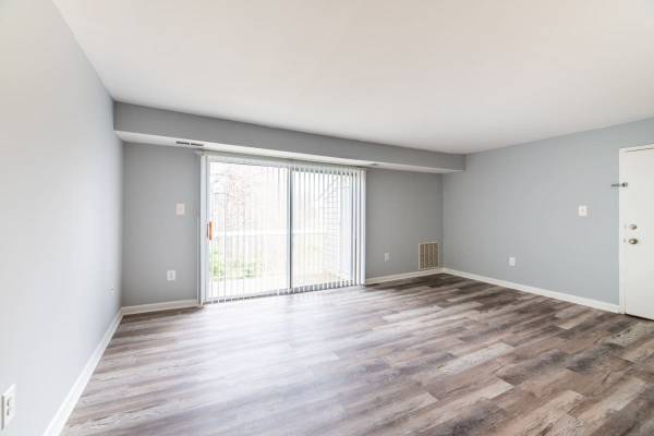 $1,605 / 1br - 687ft2 - Woodbridge VA, 1/bd, Additional Storage Available (13940 Longwood Manor Ct, Woodbridge, VA)63779126557571120