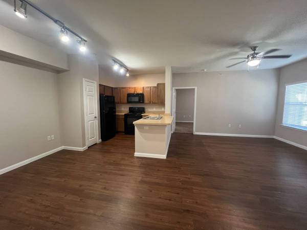 $977 / 2br - River Bank Village Apts (Laredo)63662019138689122
