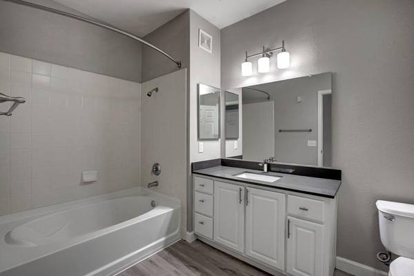 $1,910 / 1br - 790ft2 - EV Charging Stations, Built-in Microwaves, Free Weights (Pocket-Greenhaven Sacramento)64043495641347123