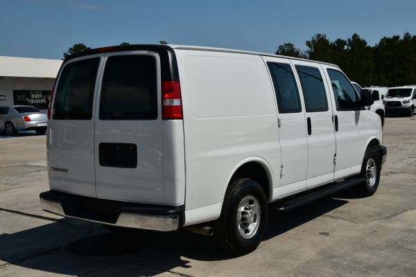 2022 Chevrolet EXPRESS 2500 - Photo 5