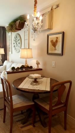 $1,475 / 1br - EVERYTHING INCLUDED Adorable French Chateau Close to the Uof A and UMC (Central)63674704625409121