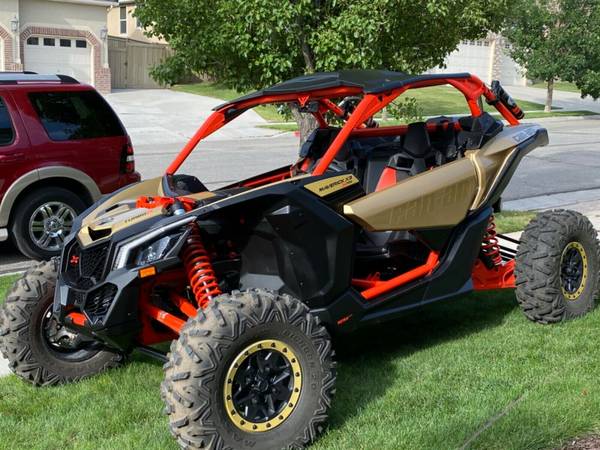 2017 X3 XRS side-by-side w/ 40 mi, 4.7 hrs & manuals 1