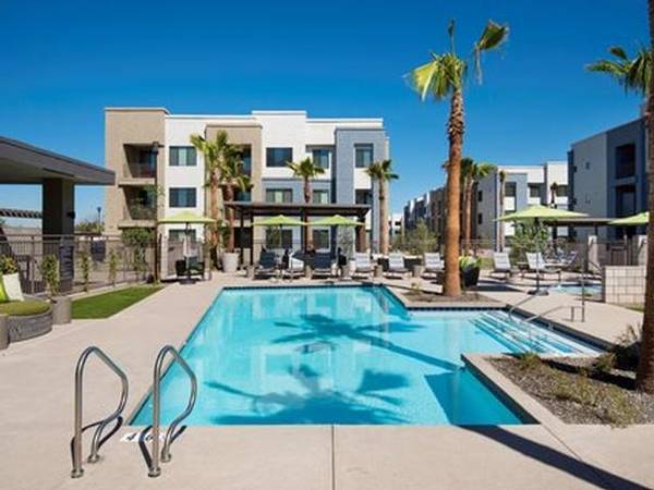 $1,470 / 1br - 726ft2 - Improve Your Credit with ResidentLink, Wood Inspired Plank Flooring64024994485377123