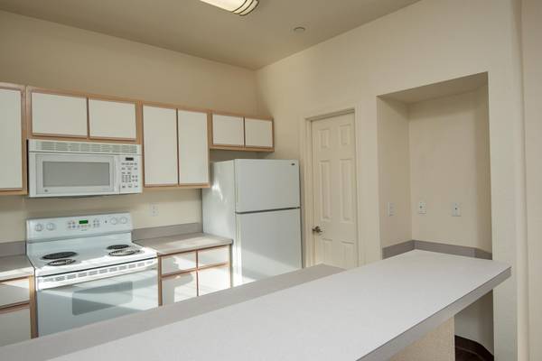 $2,680 / 2br - 1380ft2 - $1000 off 1st month's rent on select units. Call for details! (Wilsonville - I5, 205, Tigard, Oregon City, T)63999455419394121