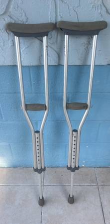 Adjustable crutches - 4’ 6” - 5’ 2” 1