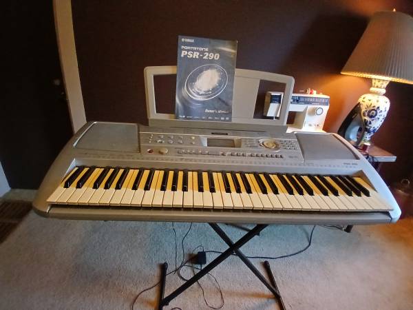 Yamaha Fullsize Electric Piano 1