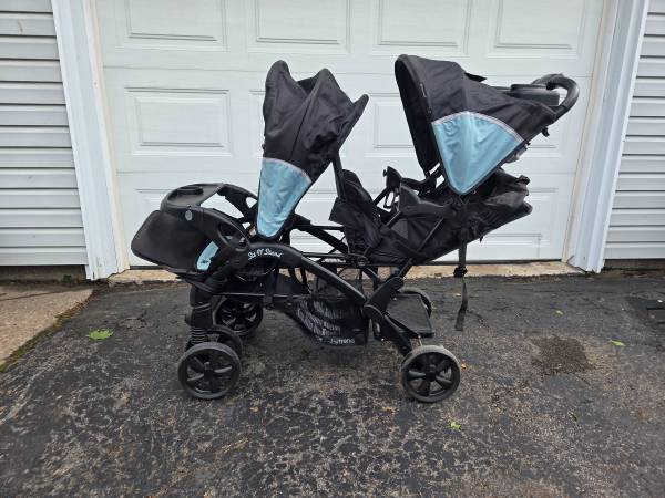 Double stroller 1