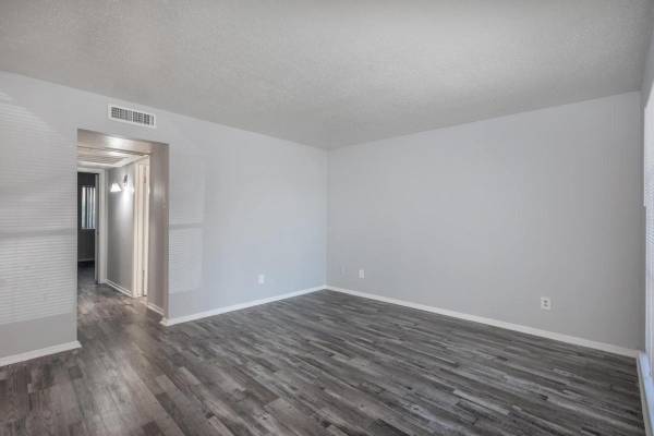 $1,135 / 1br - 646ft2 - Ahora mostrando 1 BR/1 BA recién renovado, ¡un mes gratis! (Euless/Bedford)63796327668097124