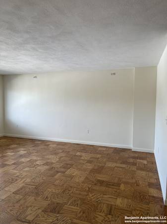 $3,200 / 1br - **BROOKLINE 1 BEDROOM; OFF-STREET PARKING-CLOSE TO LONGWOOD MEDICAL (Coolidge Corner)63699236715011123