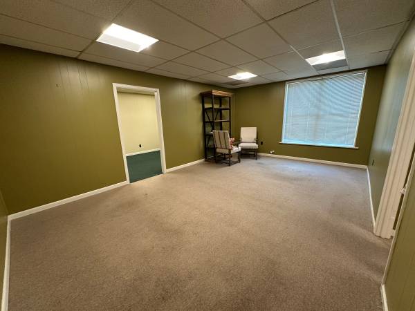 $600 / 400ft2 - Medical Center area, Jackson, TN 400 sq ft, $600/mo (Jackson, Tucker off Highland)63612441448321124
