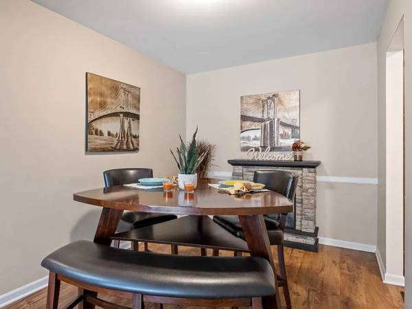 $1,275 / 2br - 1006ft2 - Beautiful 2BR 1.5 Bath! Ready to Move In! (Norton Shores)63783167668225124