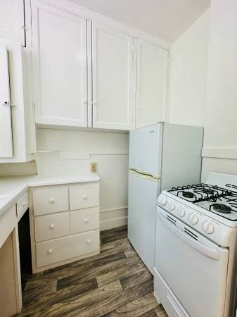 $1,795 / 350ft2 - Sunny Corner Studio near UC Berkeley (berkeley)63806889421441124