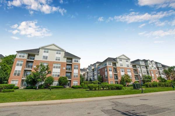 $2,750 / 2br - 1003ft2 - Recycling, Package Service, Air Conditioner (1301 Wall St W, Lyndhurst, NJ)63676222792961123