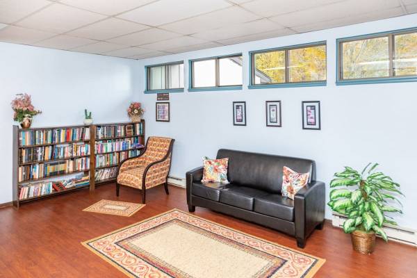 Smoke-free Community, Laundry Suites, Ceiling Fan 1