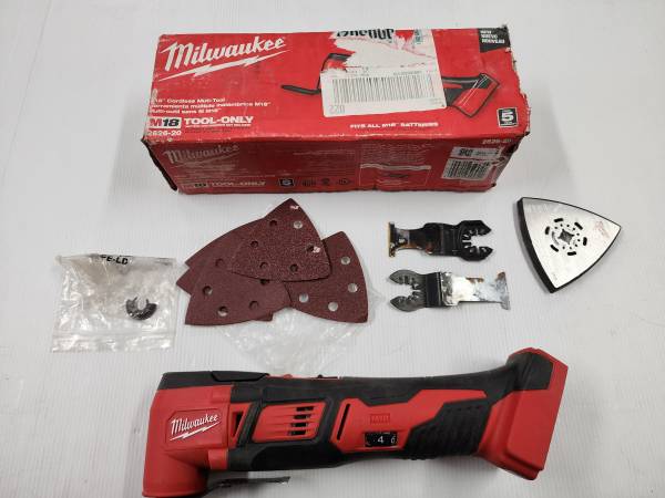 Milwaukee 2626-20 M18 Oscillating Multi-Tool w/ Extras 1