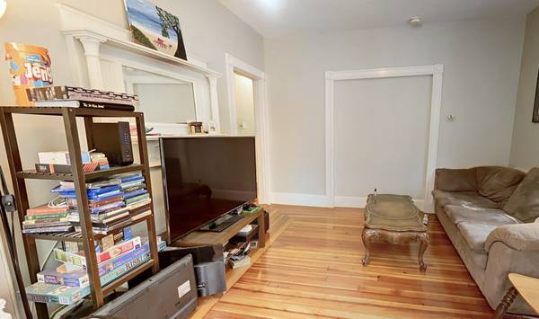 $995 / 5br - Room for Rent | 23 Granite Street Unit 3 | Available Now (Somerville)63828265082115123