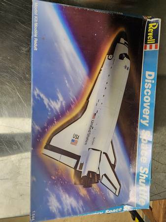 Discovery Space Shuttle Revell 4543 1/144 Scale 1