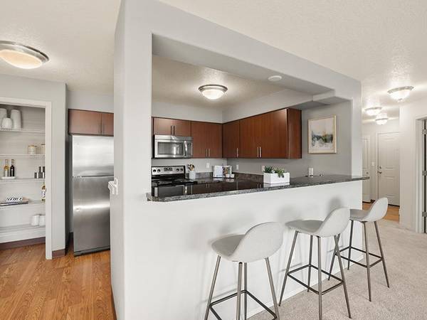 $2,095 / 2br - 1029ft2 - Corto trayecto a los campus de Intel, Nike, Columbia Sportswear y Adidas (Cedar Mills)63672671300993122
