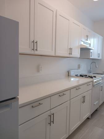 $1,650 Beautiful Renovated Studio Heart of Dupont Circle 1