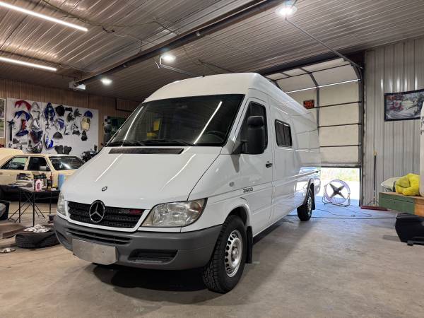 2003 Mercedes sprinter camper van 158” - $28,500 (Troy)63470235896963121