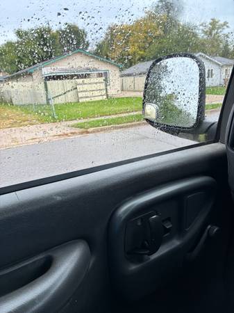 2002 Chevrolet Express 2500 - Photo 9