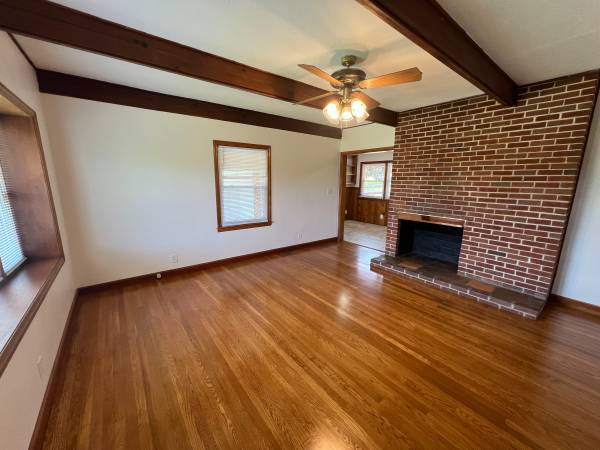 $285,900 / 3br - 1290ft2 - 🍎 #ForSale  3BR 1.1BA @ 1803 E Oakland Ave63994529443587122