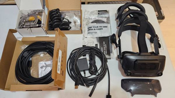 Index VR headset and accessories (knuckles and lighthouse separate) 1