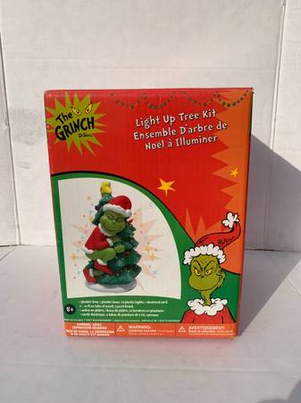 The Grinch Light Up Tree Kit & X-Mas Mug 1