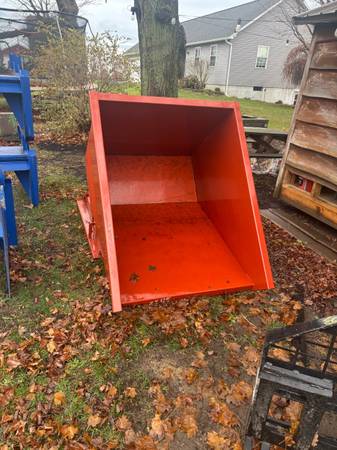 1.5 yard tipping dumpster 1