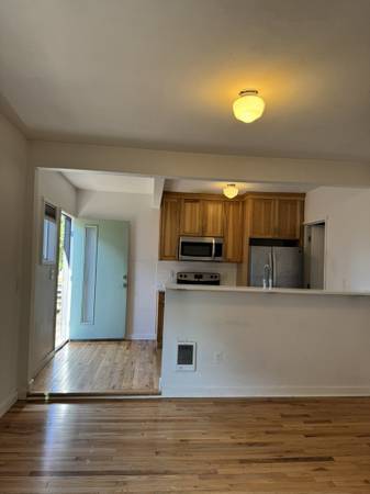 $650 / 1br - Welcome To the Barn! Montavilla One Bedroom in unique plex (Montavilla)63914854075906120