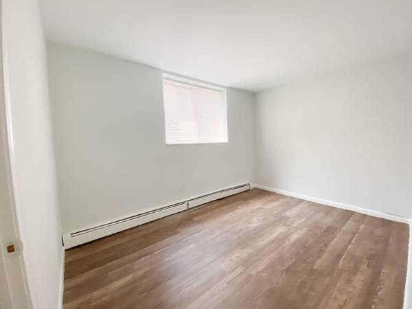 $2,750 / 2br - Disponible ahora, 2 habitaciones, admitimos mascotas, calefacción / agua caliente incluidas, sin comisión, un mes gratis (Jamaica Plain)63699373688449122