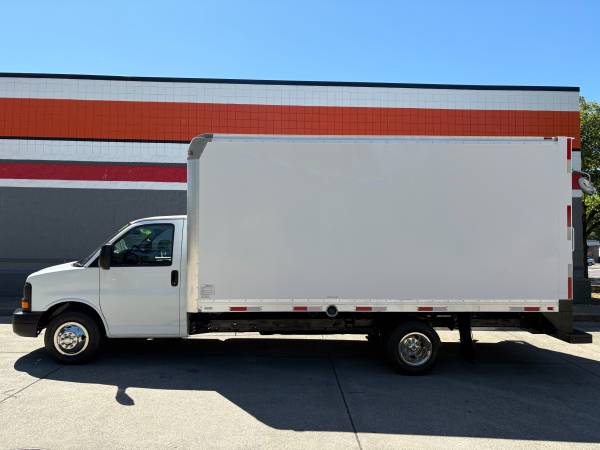 2014 CHEVY EXPRESS 3500HD 158K KM 16 PIES CAJA BLANCA CORTADA EN VENTA - $16,800 (PORTLAND, OREGÓN)63475834135425123