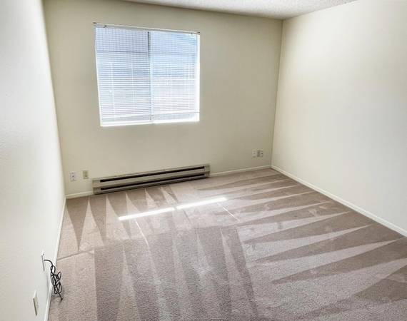 $1,300 / 2br - Cat Friendly, Single Level 1B in a Small Complex - Spacious Apts (Salem on Browning Ave)63660394606465121